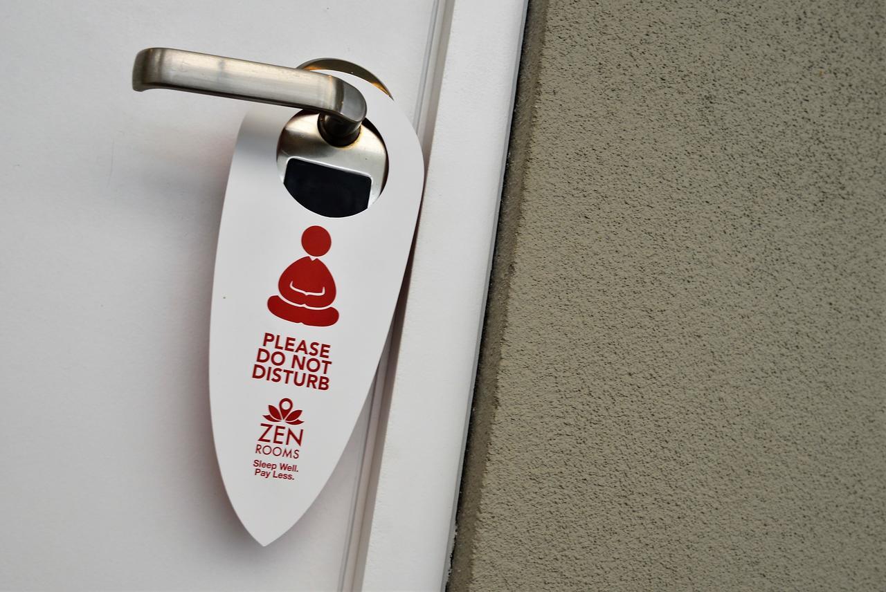 Zen Rooms Basic Kualanamu Medan Exterior foto